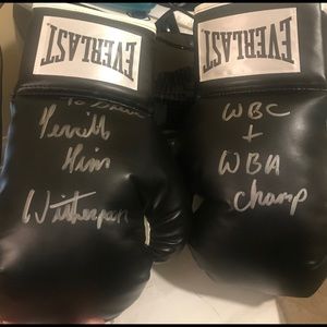 Boxing Gloves Signed By 2X Heavyweight Champ